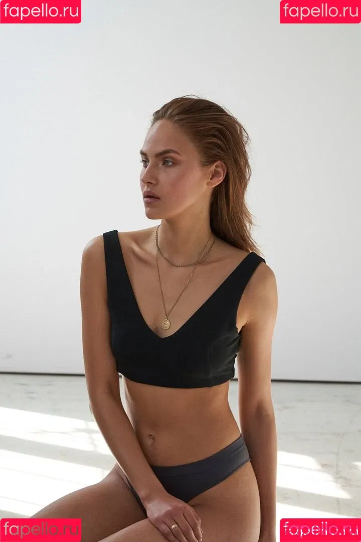 Elena Carrière Onlyfans Photo Gallery 