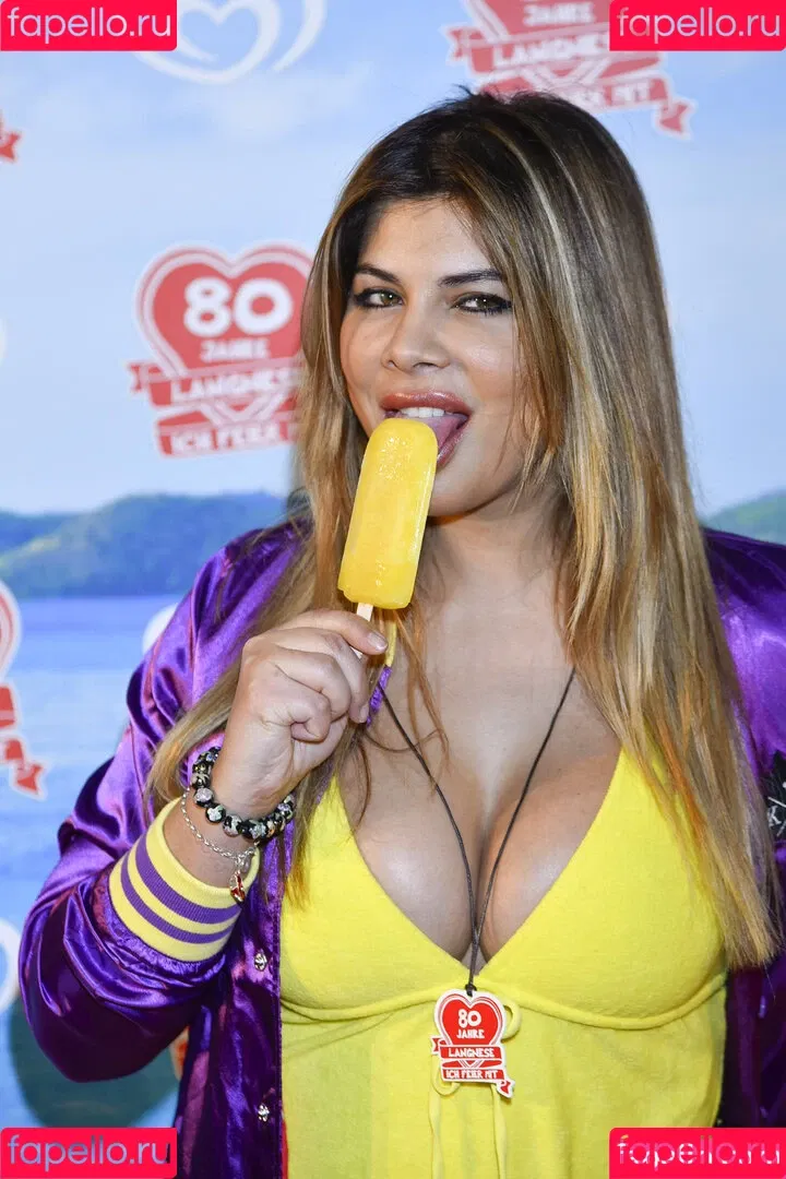 Indira Weis Onlyfans Photo Gallery 