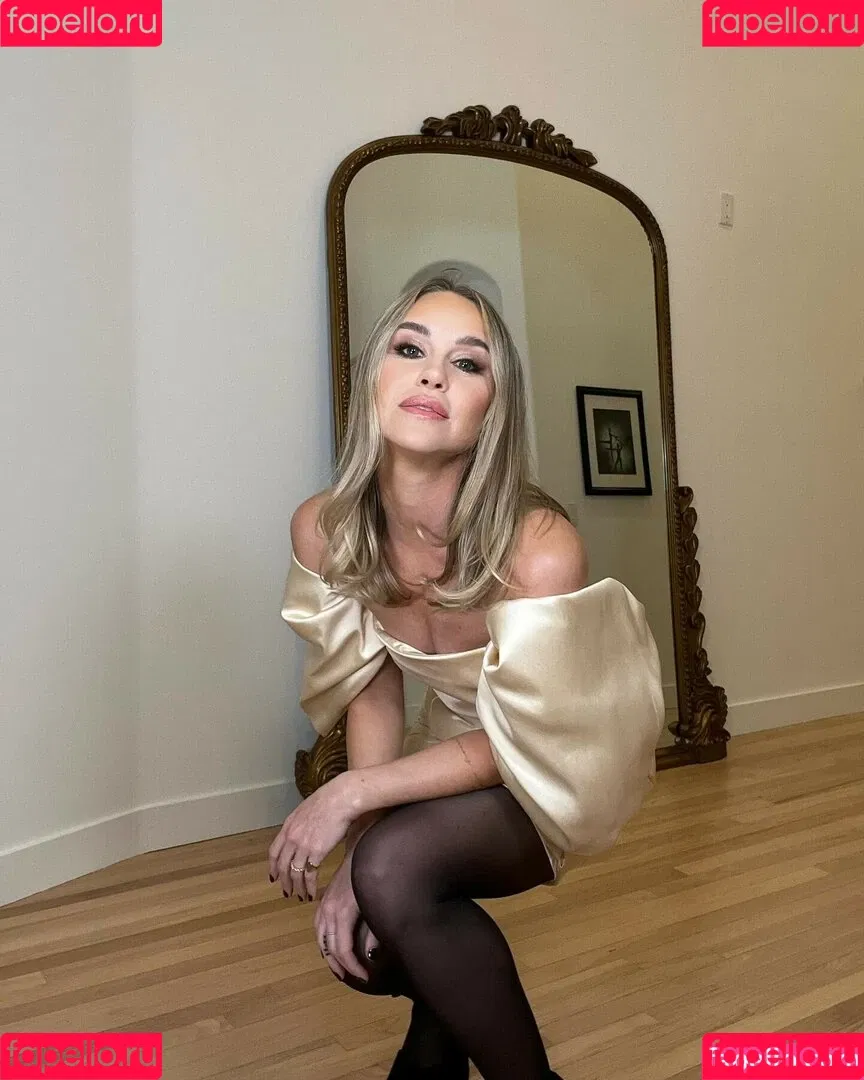 Becca Tobin Onlyfans Photo Gallery 
