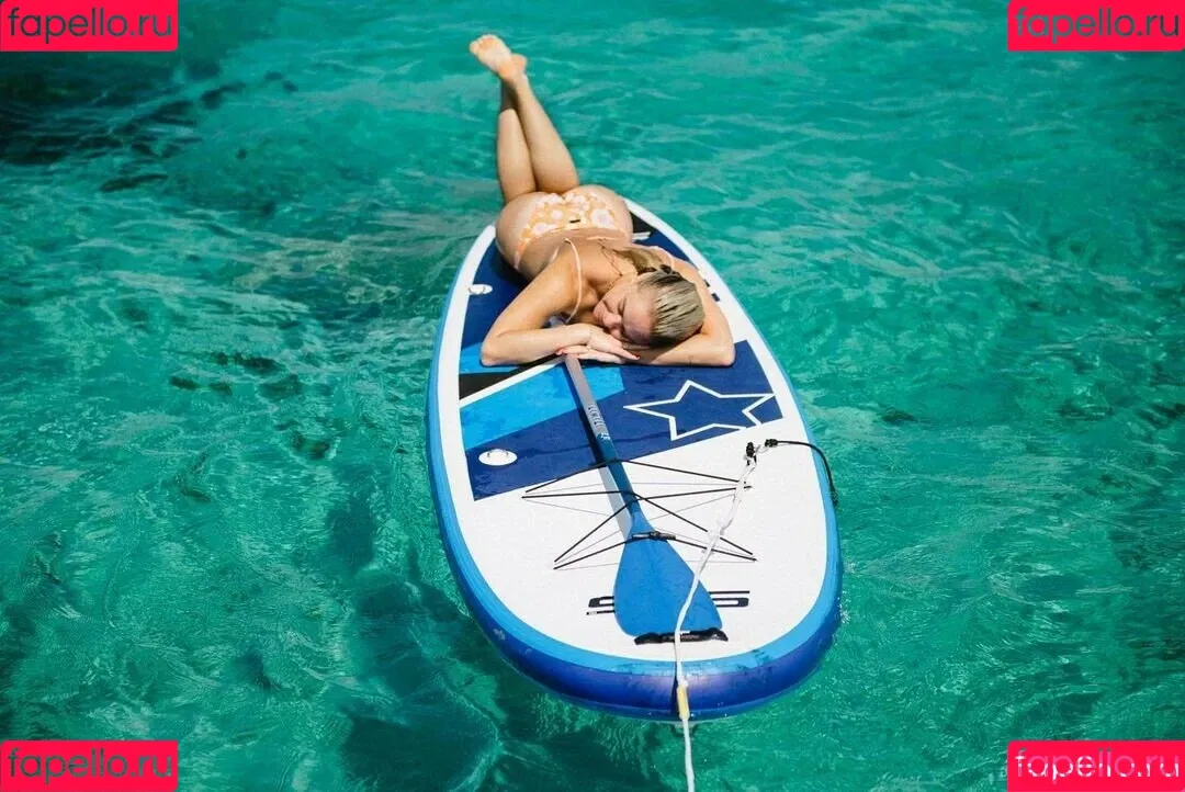 Becca Tobin Onlyfans Photo Gallery 