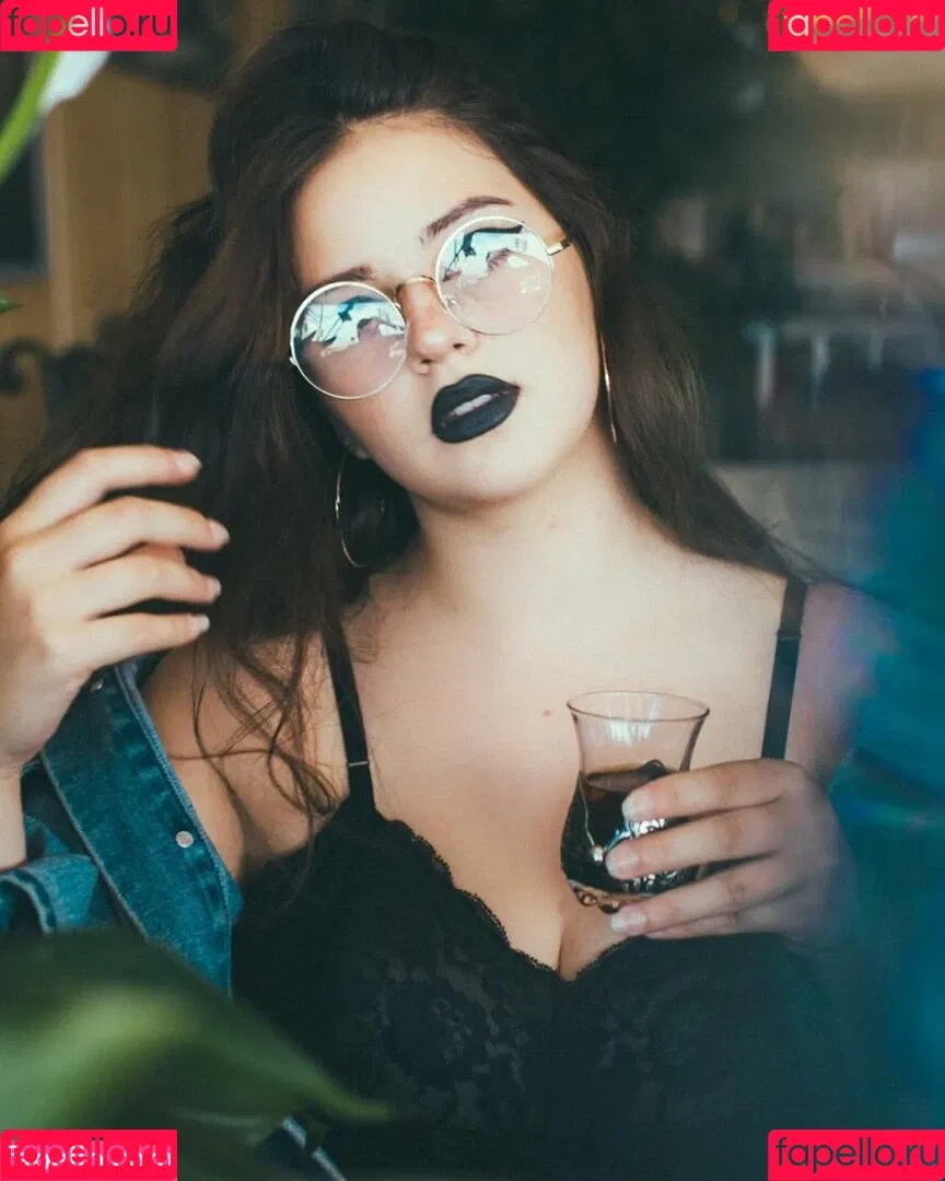 Emalia Genie Safia Onlyfans Photo Gallery 