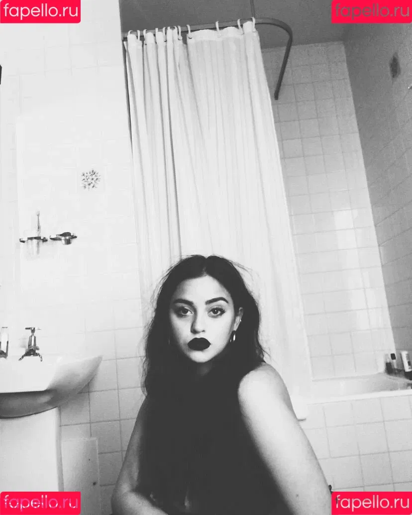 Emalia Genie Safia Onlyfans Photo Gallery 
