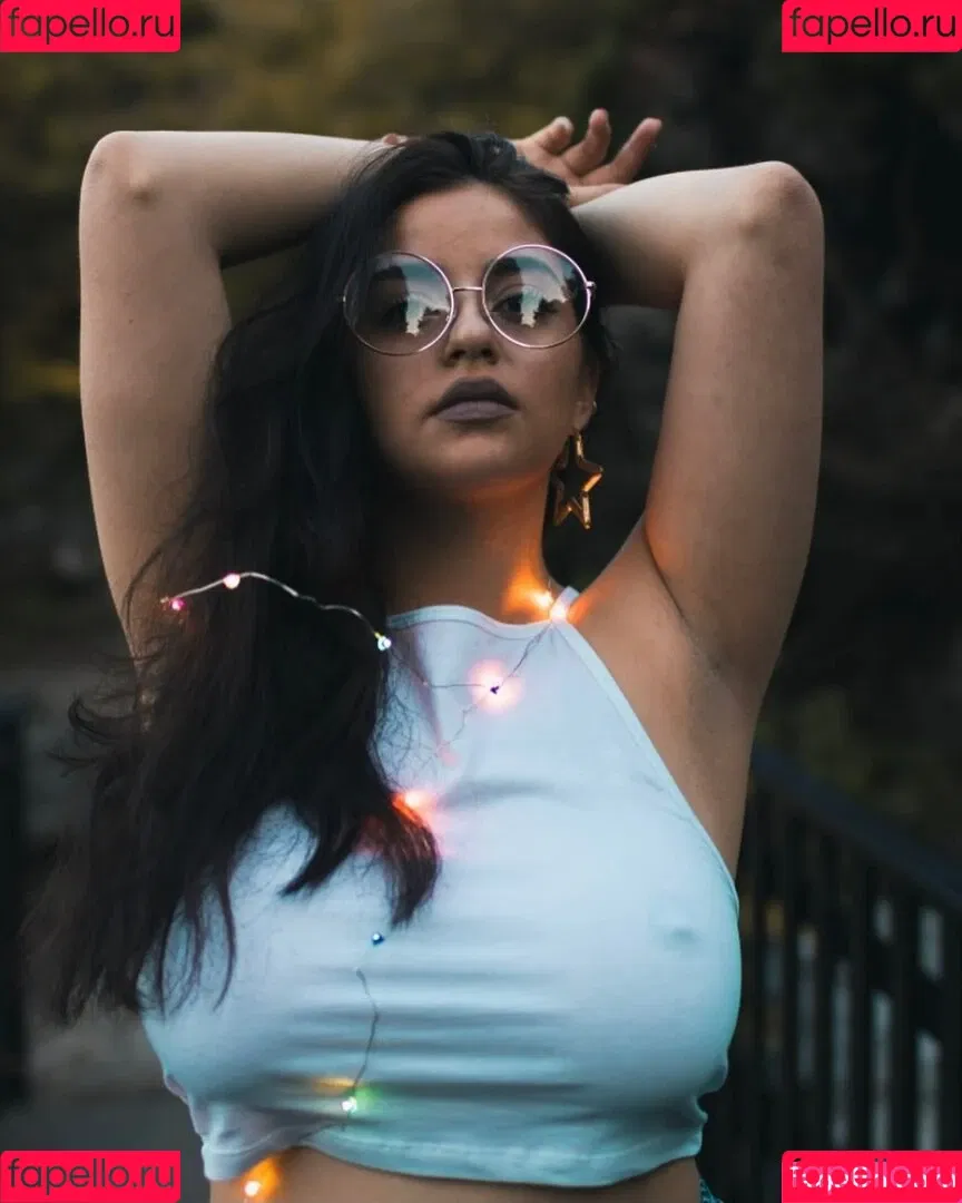 Emalia Genie Safia Onlyfans Photo Gallery 