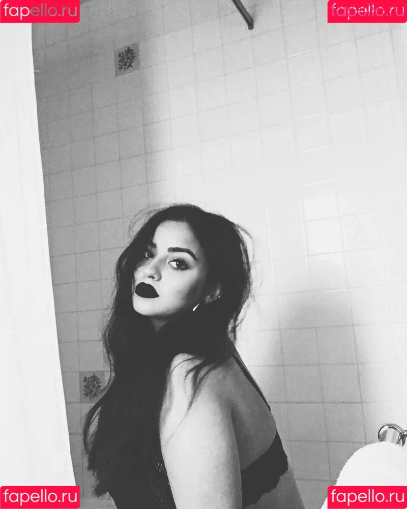 Emalia Genie Safia Onlyfans Photo Gallery 