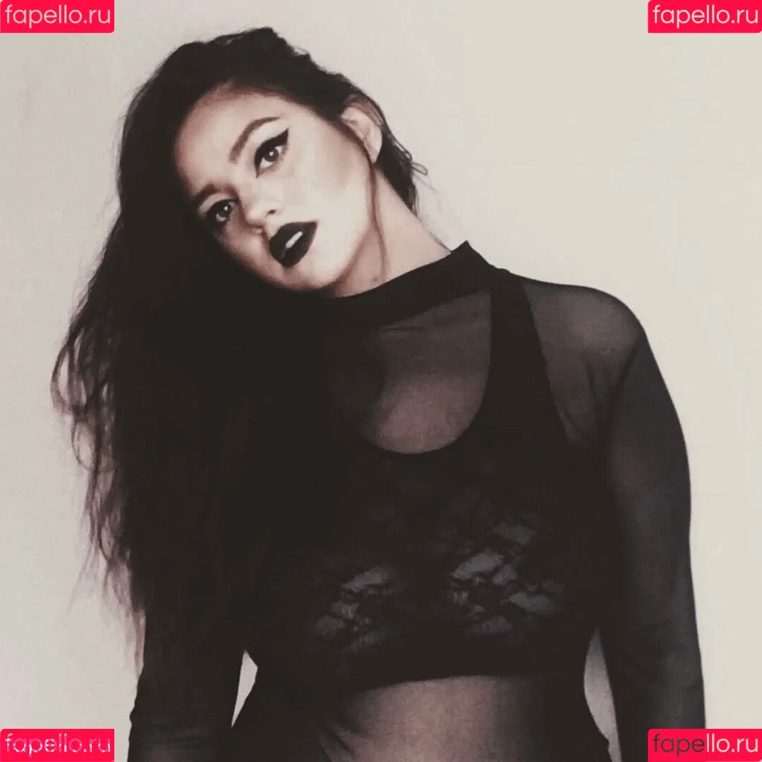 Emalia Genie Safia Onlyfans Photo Gallery 