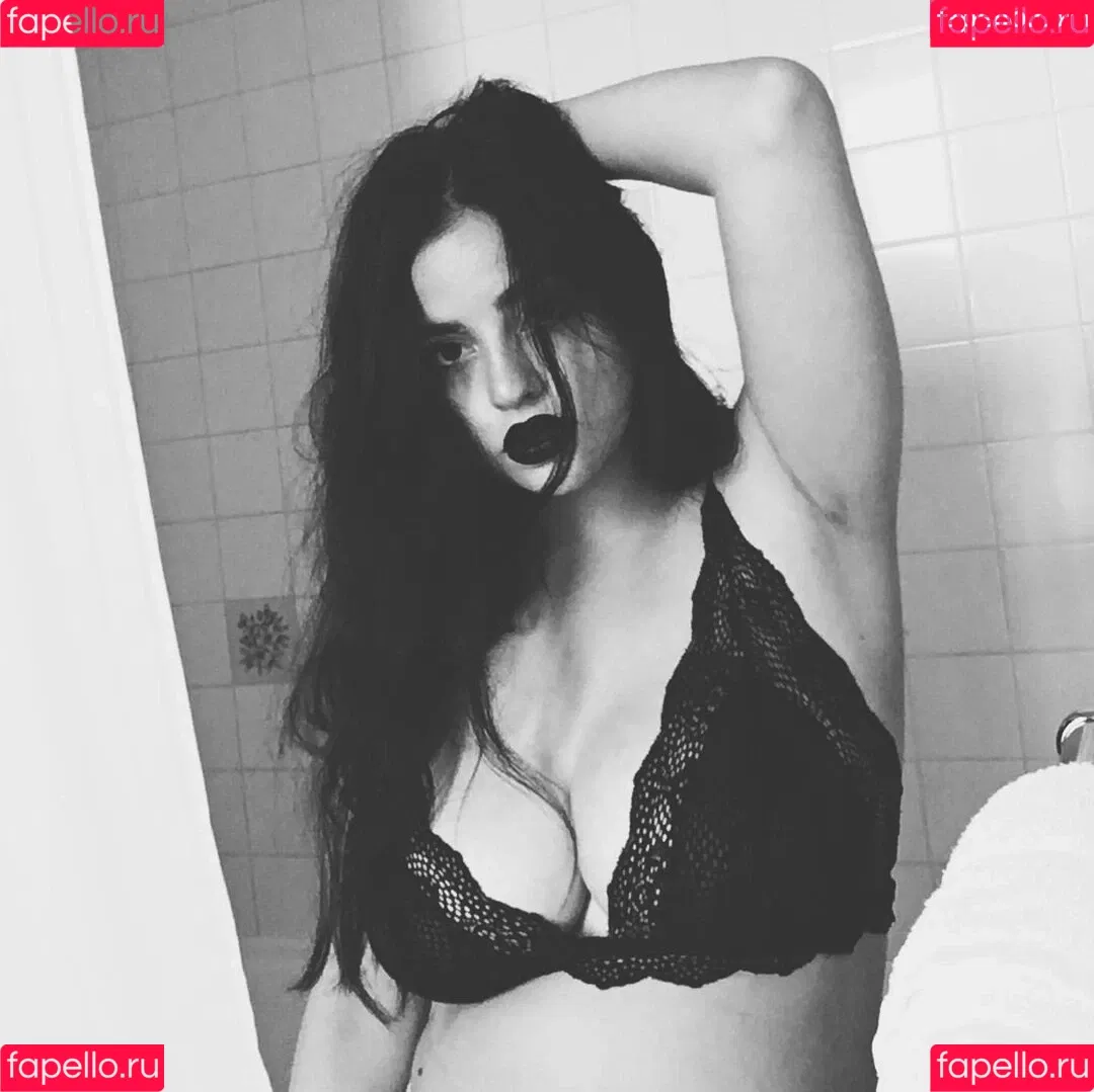 Emalia Genie Safia Onlyfans Photo Gallery 