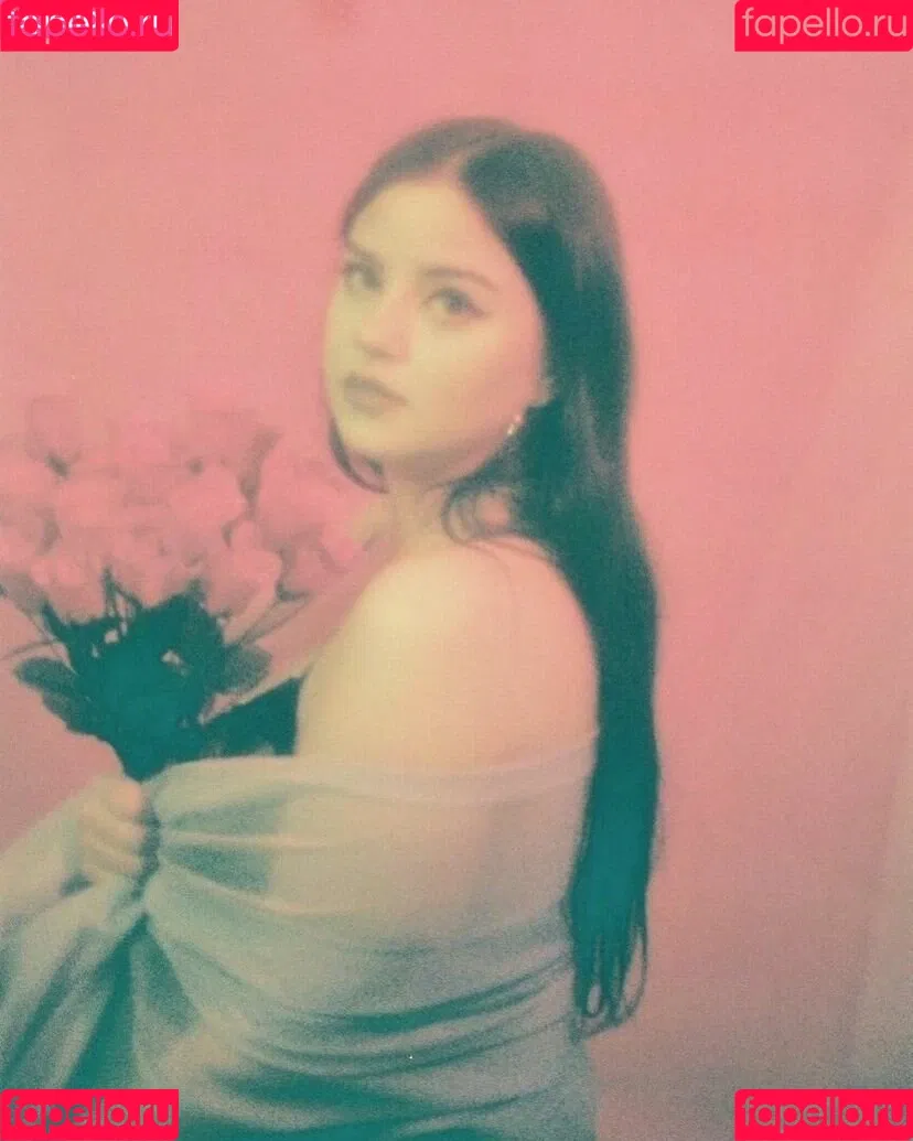 Emalia Genie Safia Onlyfans Photo Gallery 
