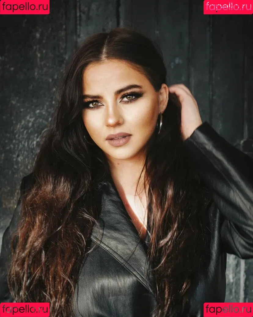 Emalia Genie Safia Onlyfans Photo Gallery 