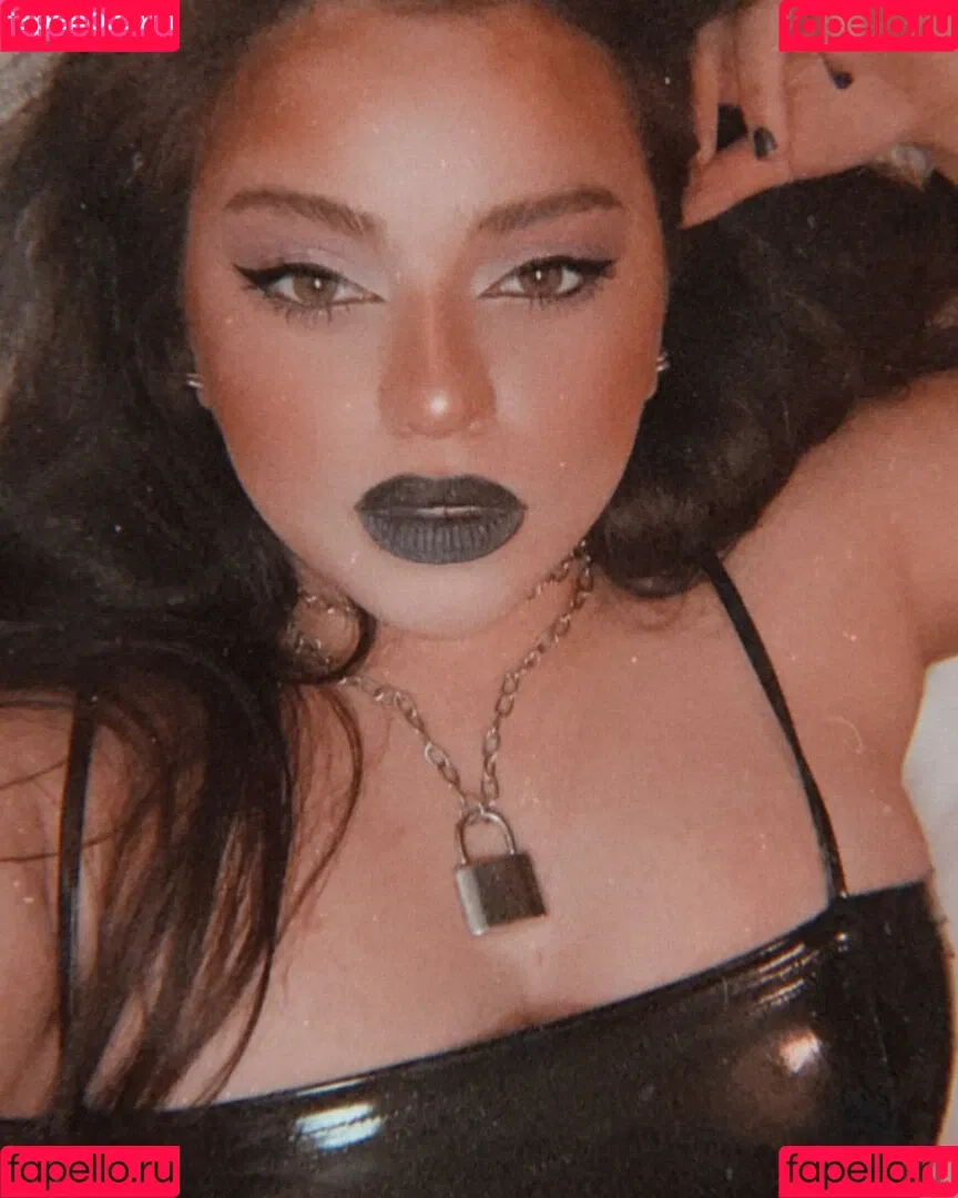Emalia Genie Safia Onlyfans Photo Gallery 