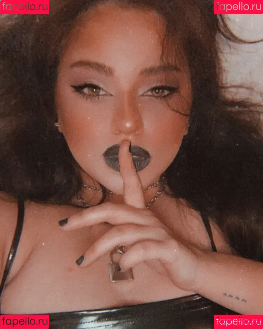 Emalia Genie Safia Onlyfans Photo Gallery 