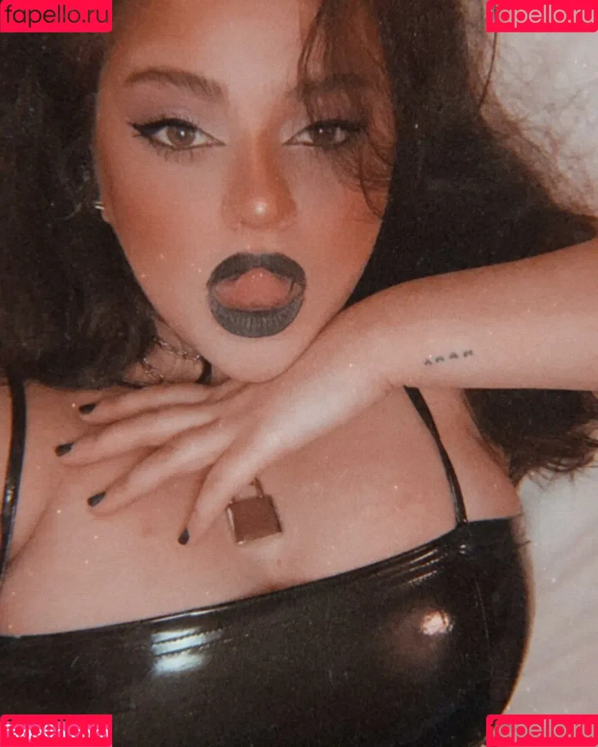 Emalia Genie Safia Onlyfans Photo Gallery 