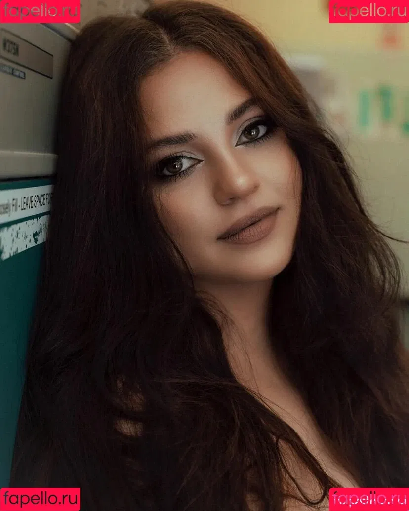 Emalia Genie Safia Onlyfans Photo Gallery 
