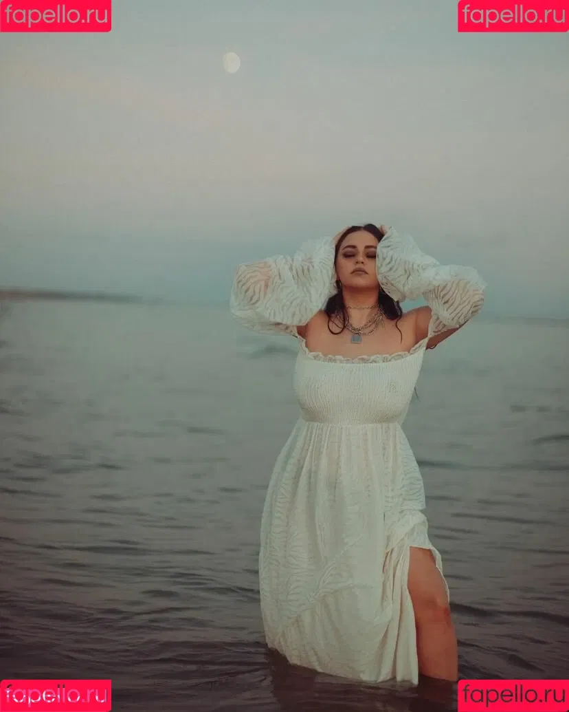 Emalia Genie Safia Onlyfans Photo Gallery 