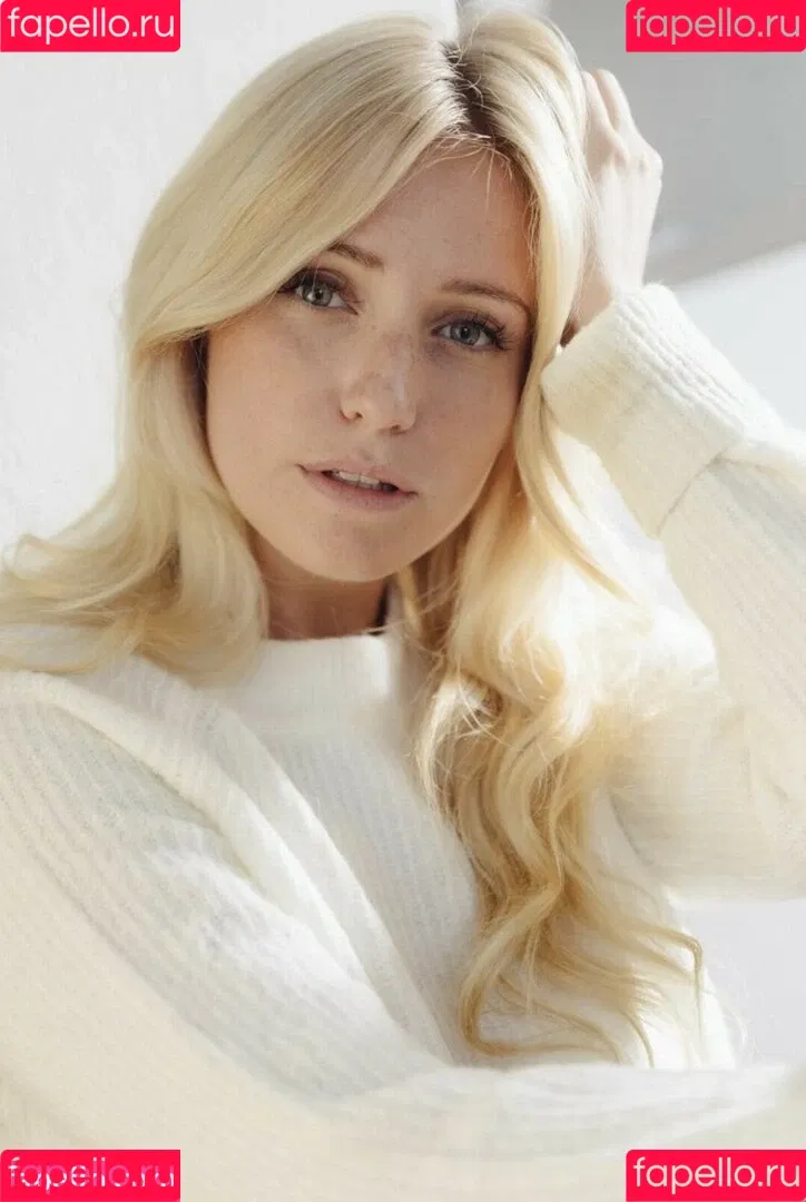 Mumma Mic's ASMR Onlyfans Photo Gallery 