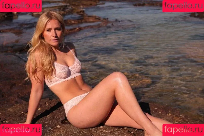 Mumma Mic's ASMR Onlyfans Photo Gallery 