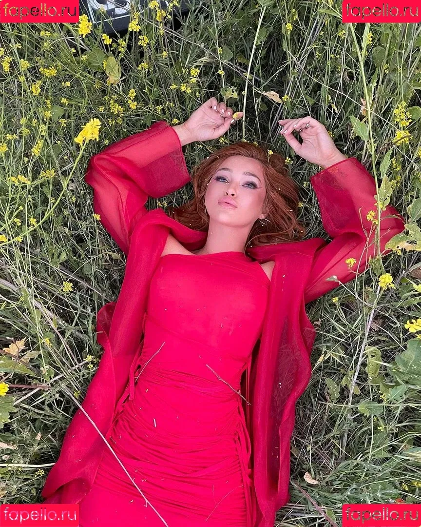 Elley Duhé Onlyfans Photo Gallery 