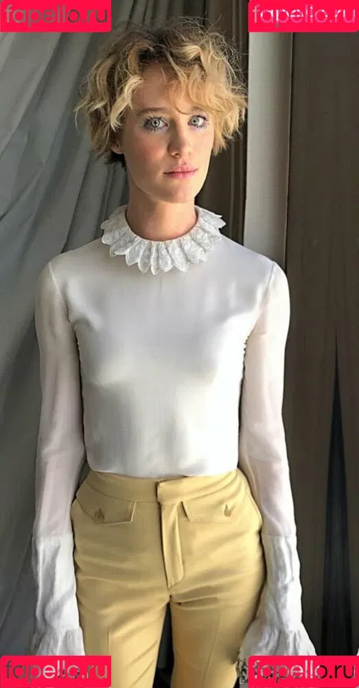Mackenzie Davis Onlyfans Photo Gallery 
