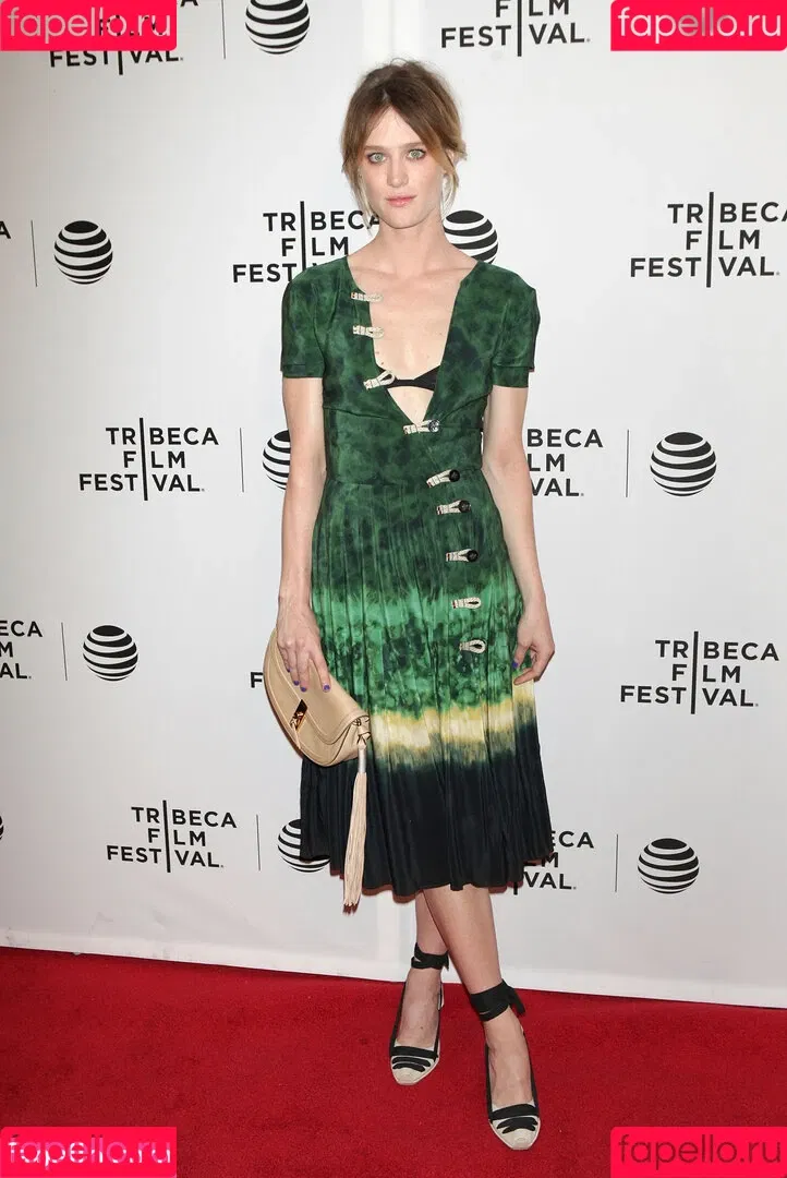Mackenzie Davis Onlyfans Photo Gallery 