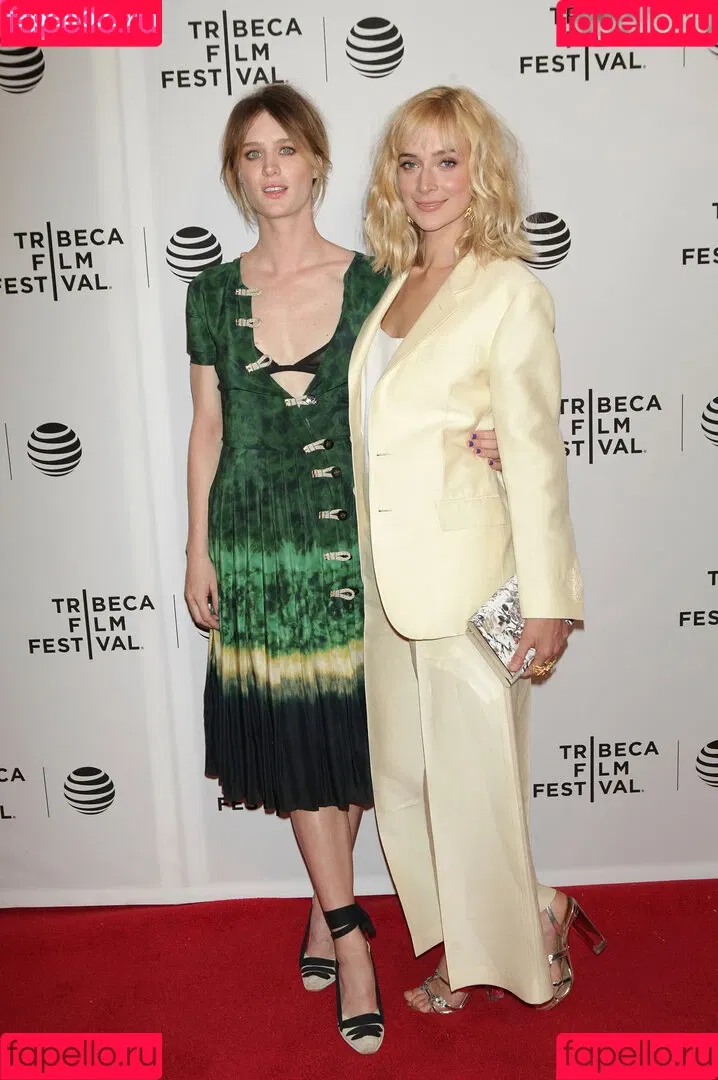 Mackenzie Davis Onlyfans Photo Gallery 