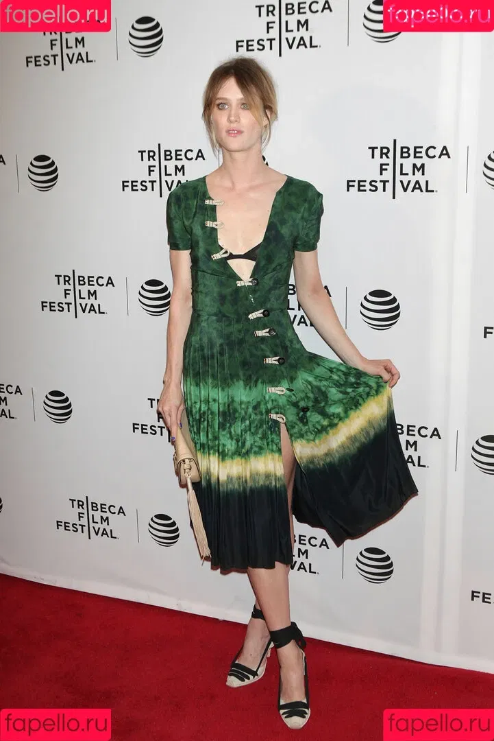 Mackenzie Davis Onlyfans Photo Gallery 