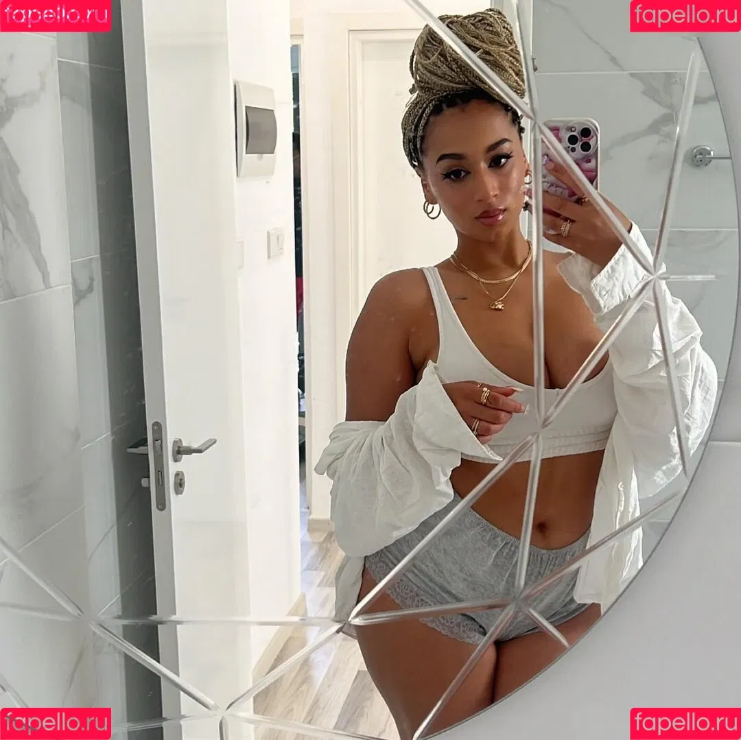 Naomi Berlin Onlyfans Photo Gallery 