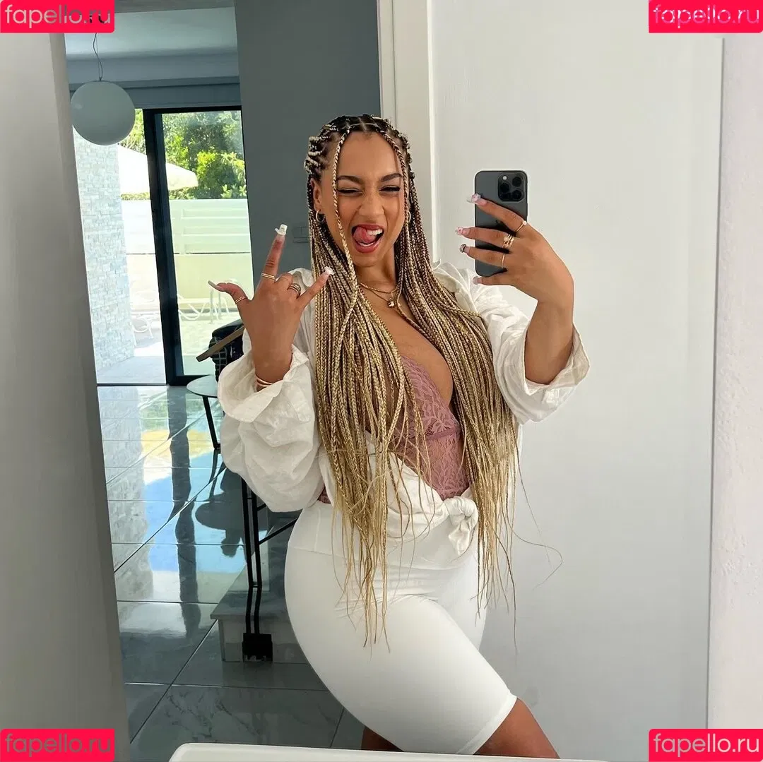 Naomi Berlin Onlyfans Photo Gallery 