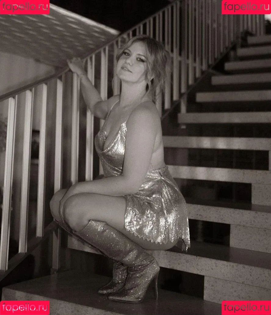 KellyMissesvlog Onlyfans Photo Gallery 