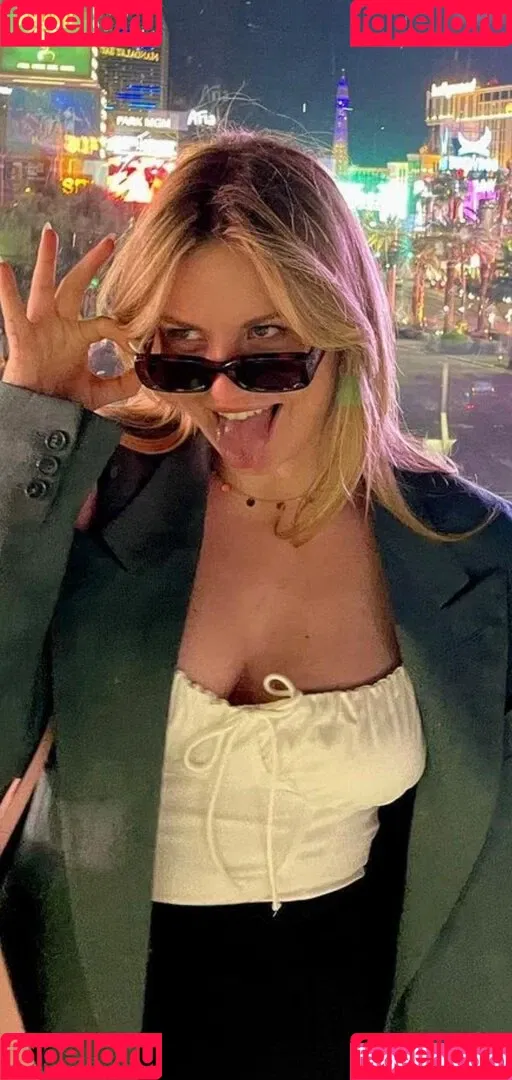 KellyMissesvlog Onlyfans Photo Gallery 