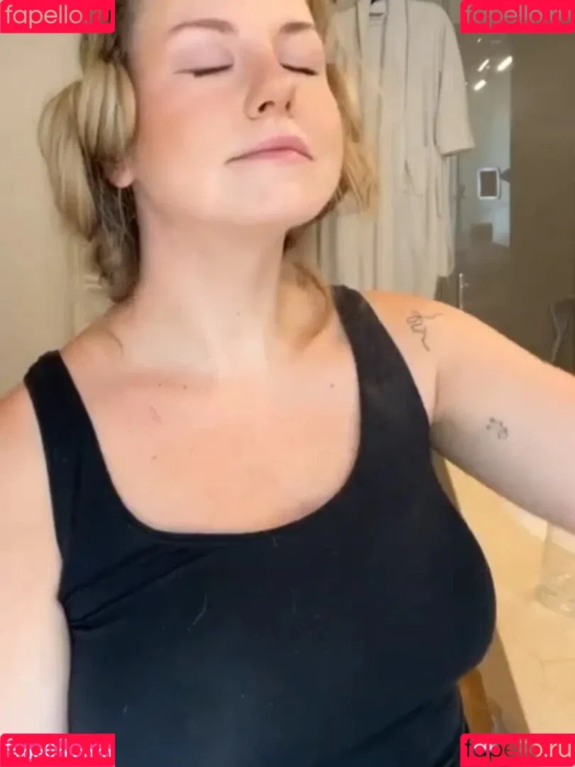 KellyMissesvlog Onlyfans Photo Gallery 