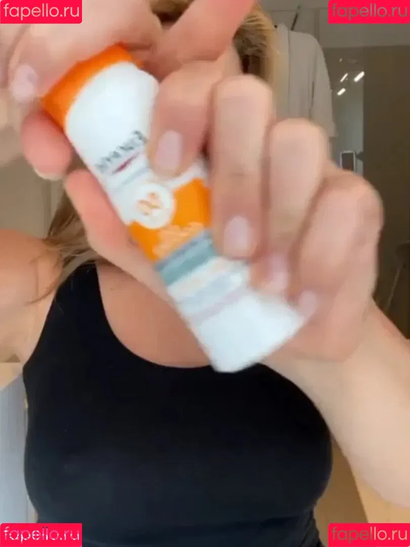 KellyMissesvlog Onlyfans Photo Gallery 
