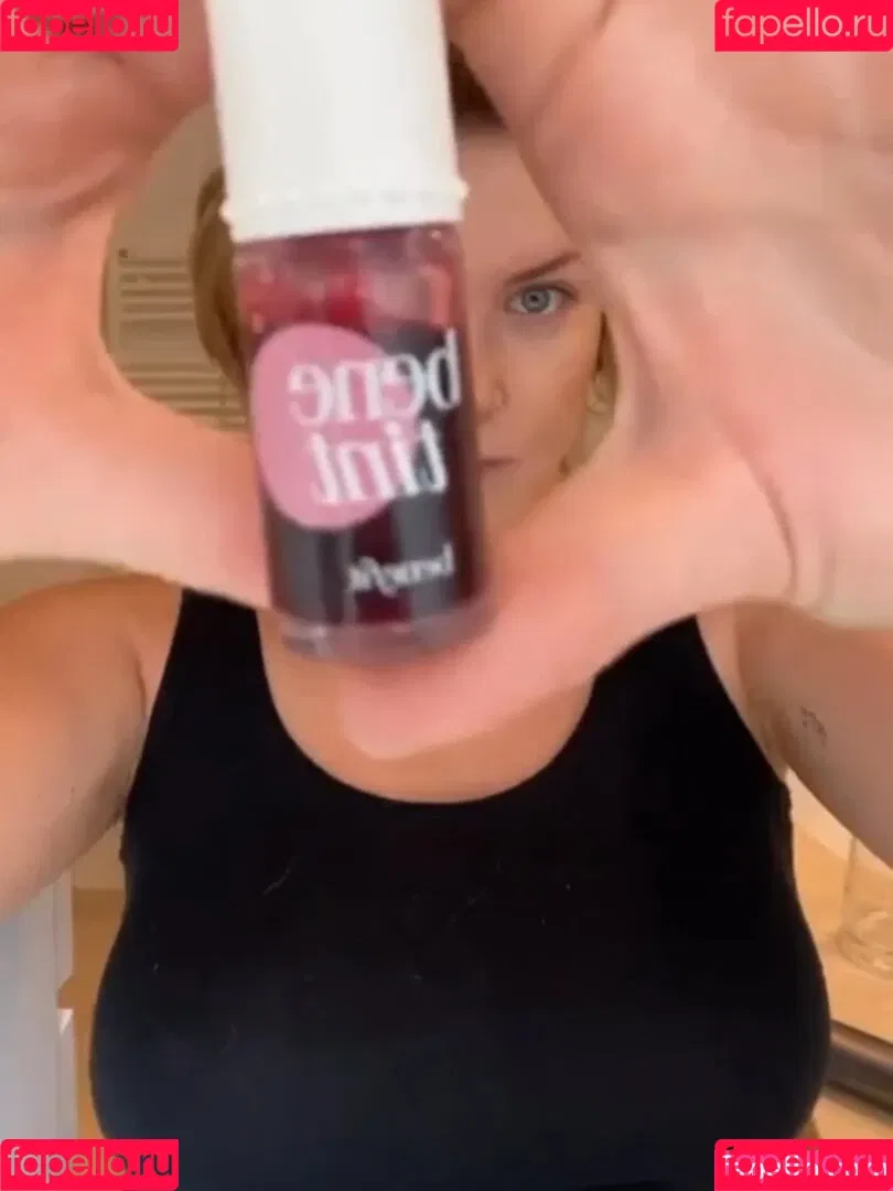 KellyMissesvlog Onlyfans Photo Gallery 