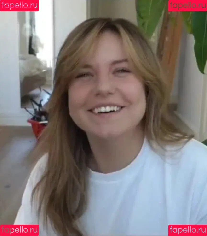 KellyMissesvlog Onlyfans Photo Gallery 
