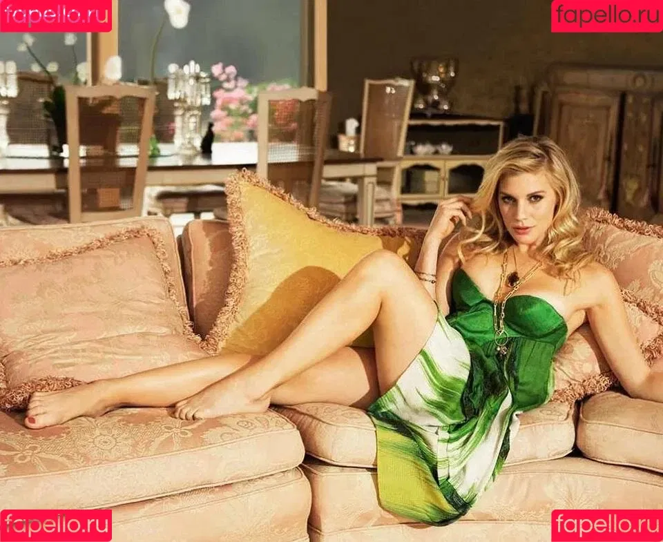 Katee Sackhoff Onlyfans Photo Gallery 