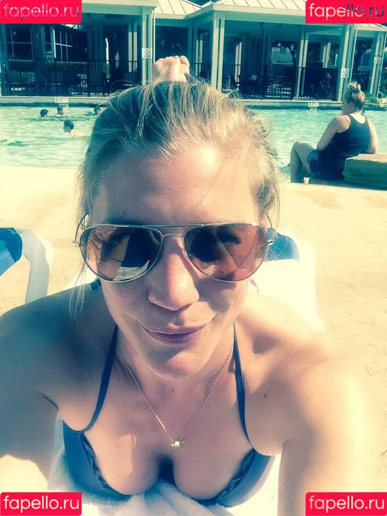 Katee Sackhoff Onlyfans Photo Gallery 
