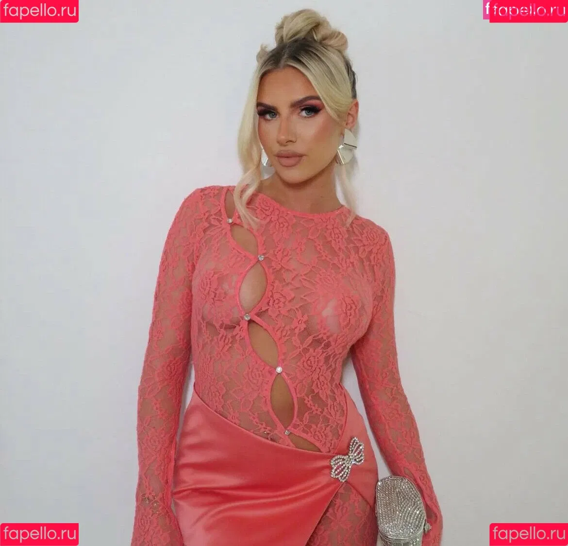 Chloe Burrows Onlyfans Photo Gallery 
