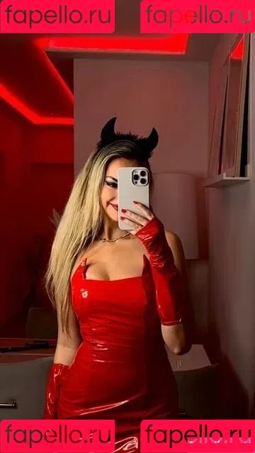 Julia (Xlaeta) Onlyfans Photo Gallery 