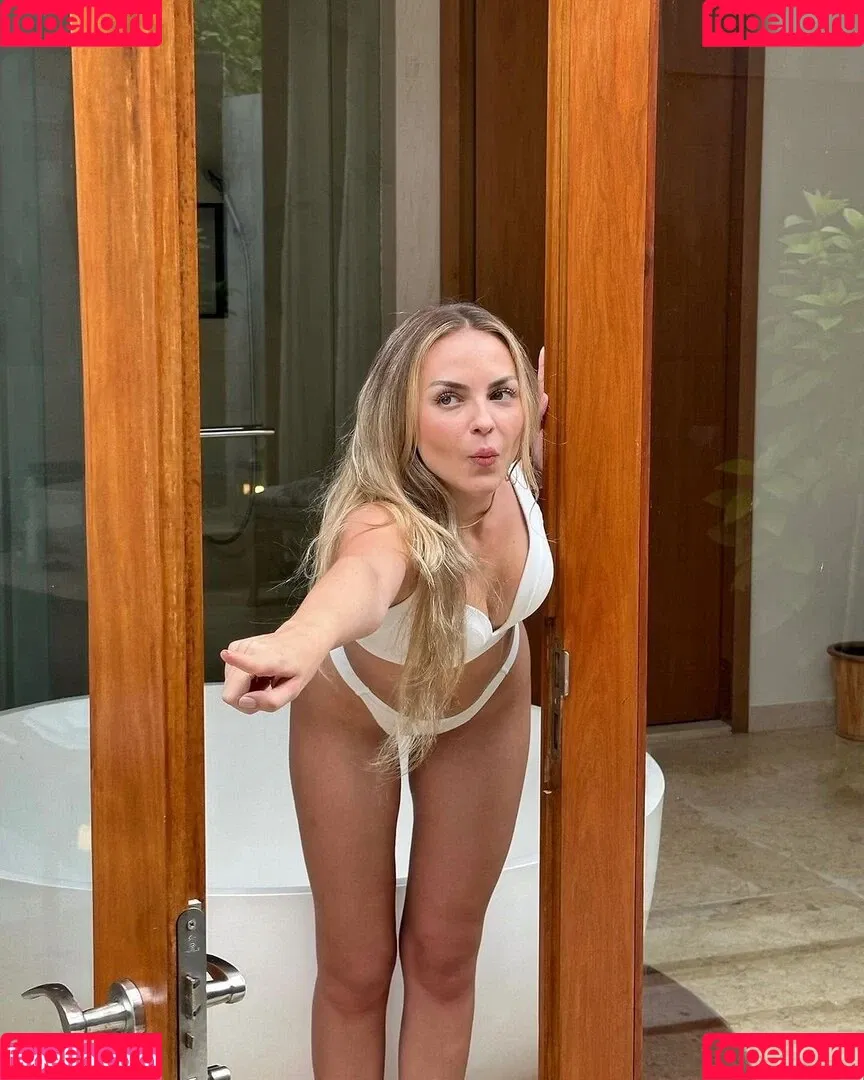 Julia (Xlaeta) Onlyfans Photo Gallery 