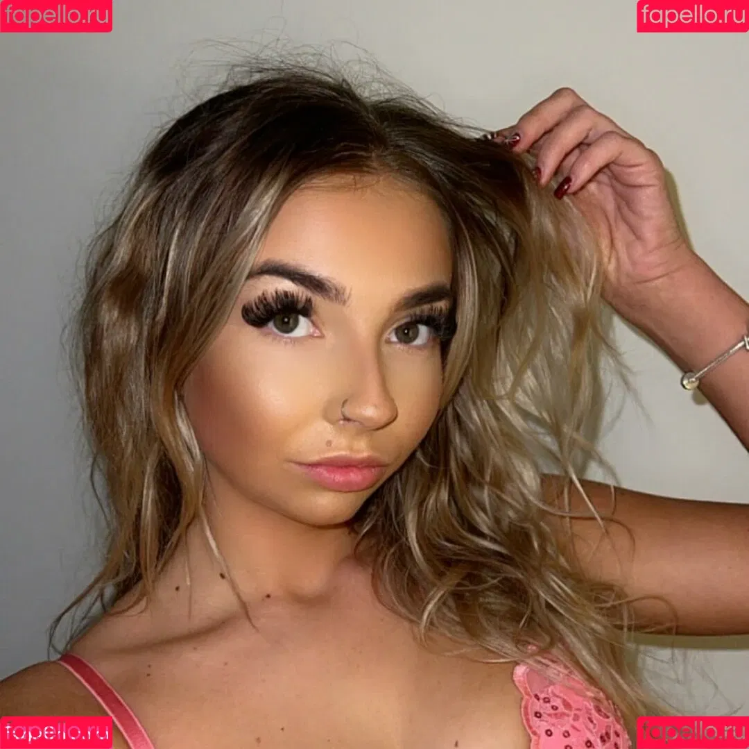 Luce M Onlyfans Photo Gallery 