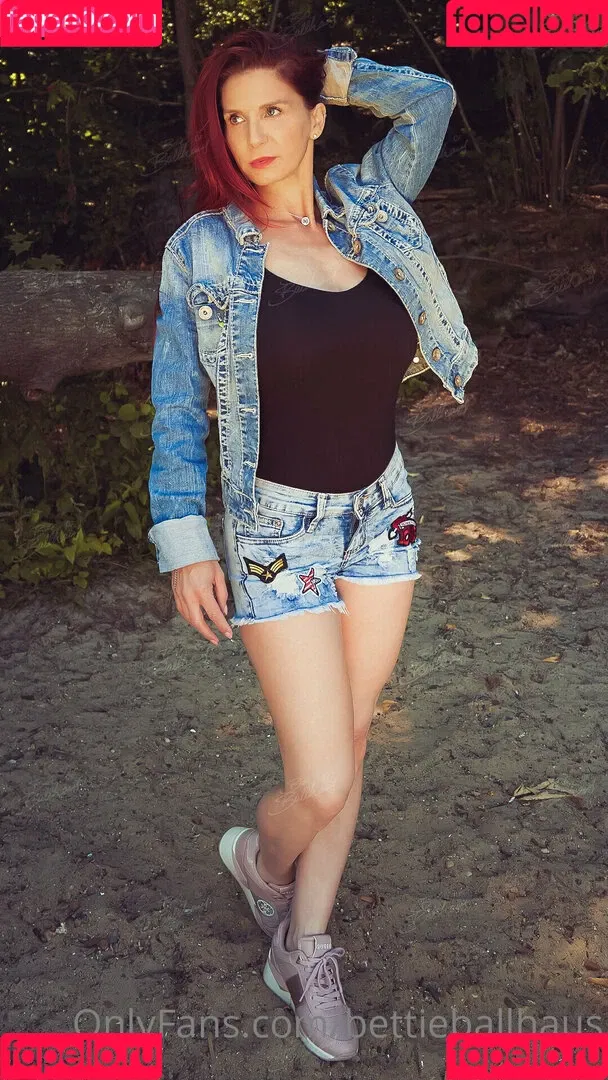 bettieballhaus Onlyfans Photo Gallery 