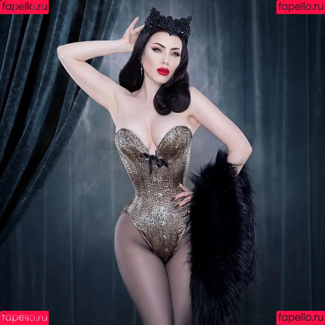 Threnody In Velvet Onlyfans Photo Gallery 