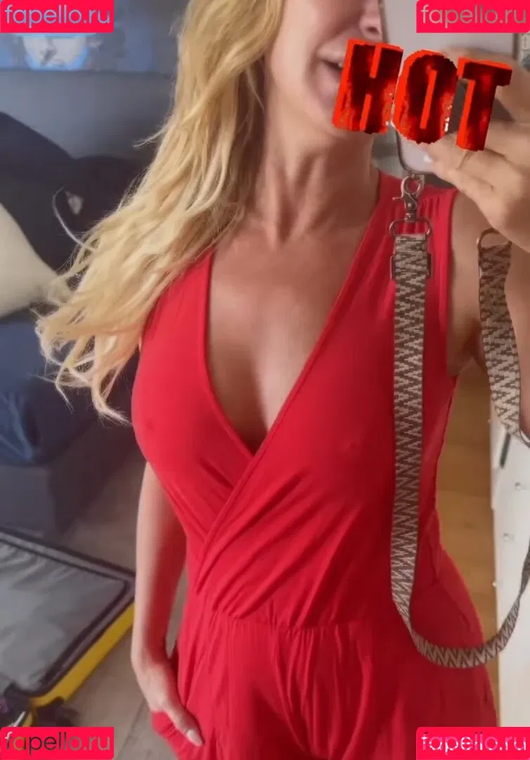 Giulia Siegel Onlyfans Photo Gallery 
