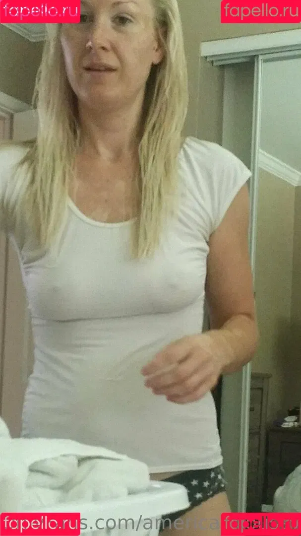 americanhousewife Onlyfans Photo Gallery 
