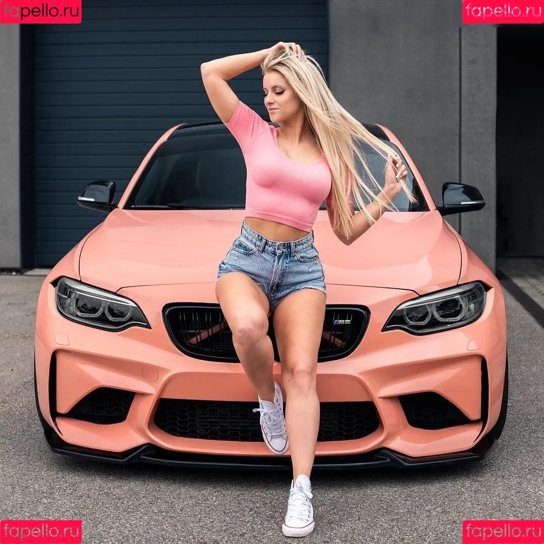 Stefanie Sutton Onlyfans Photo Gallery 