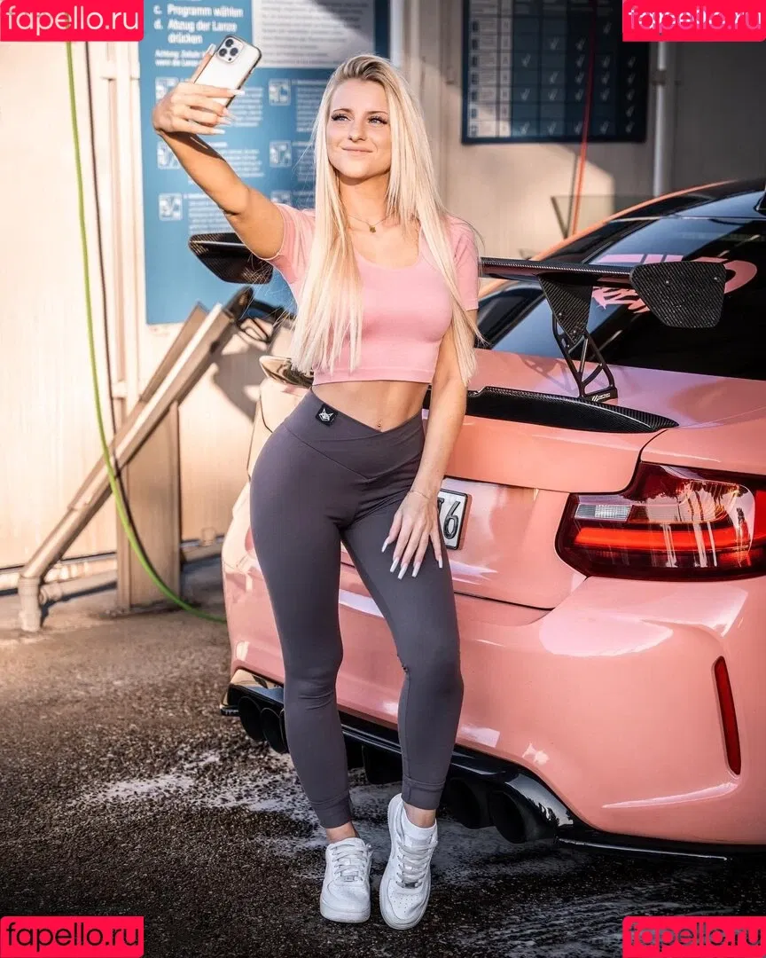 Stefanie Sutton Onlyfans Photo Gallery 