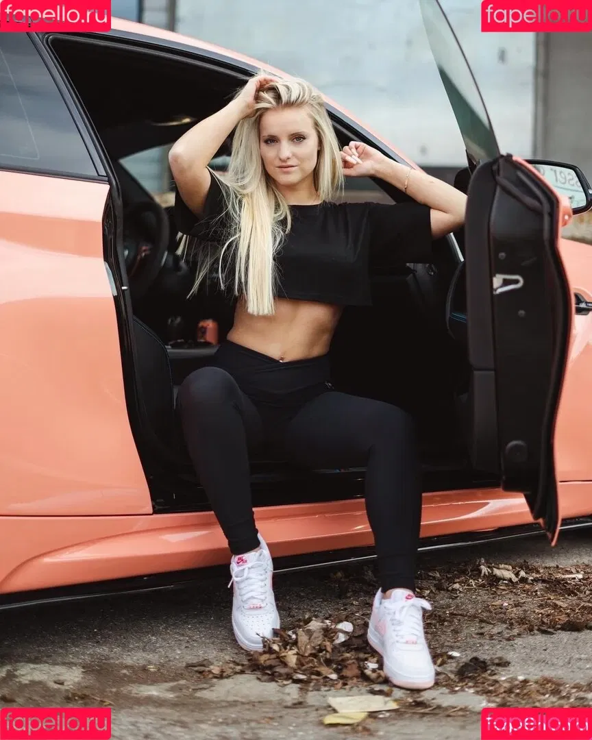 Stefanie Sutton Onlyfans Photo Gallery 
