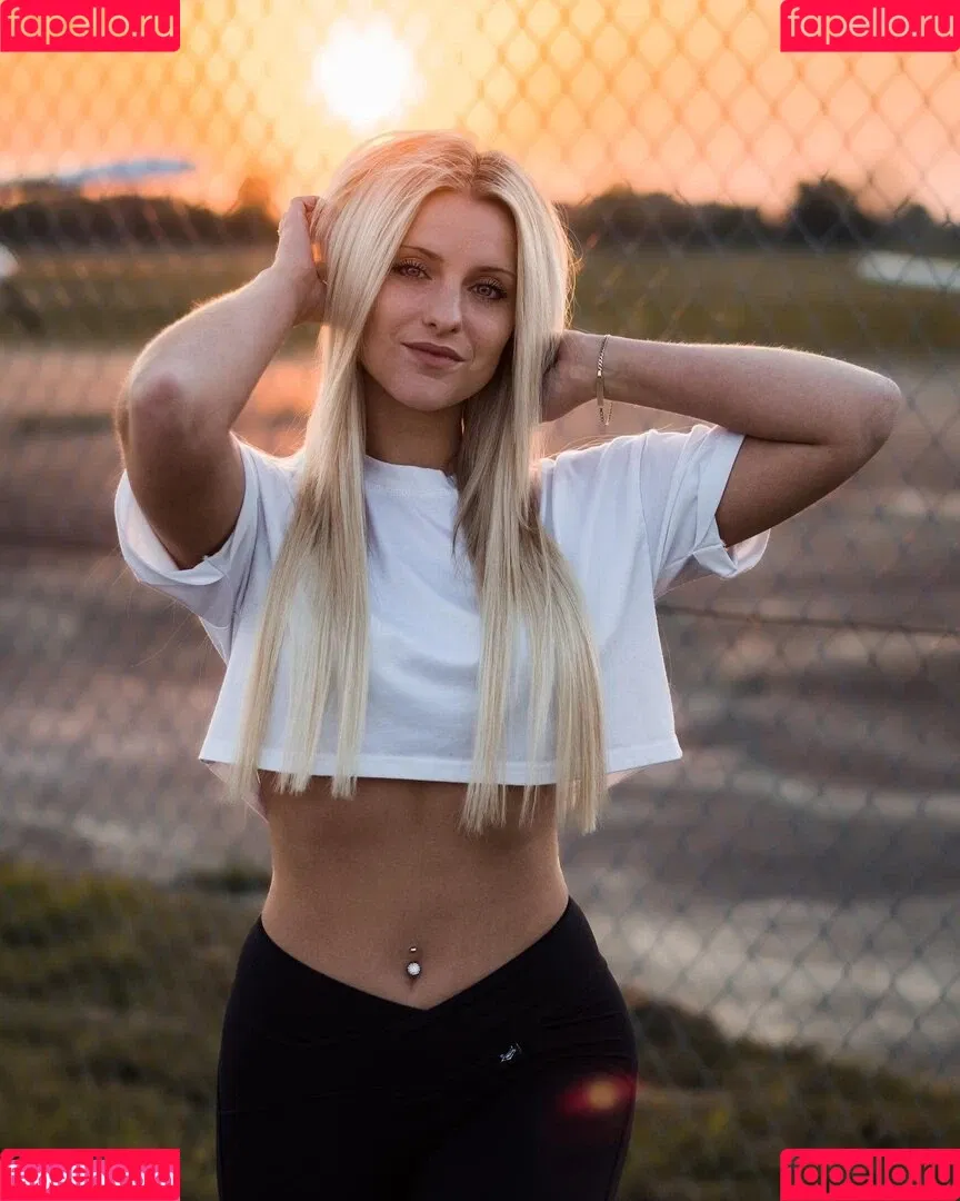 Stefanie Sutton Onlyfans Photo Gallery 