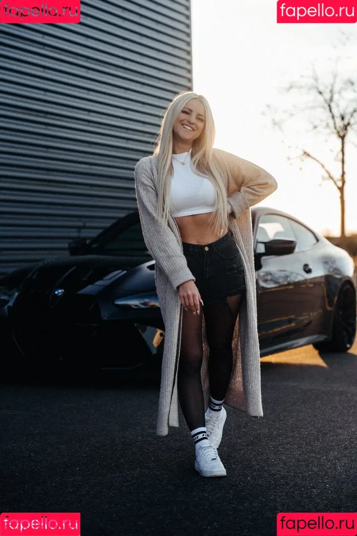 Stefanie Sutton Onlyfans Photo Gallery 