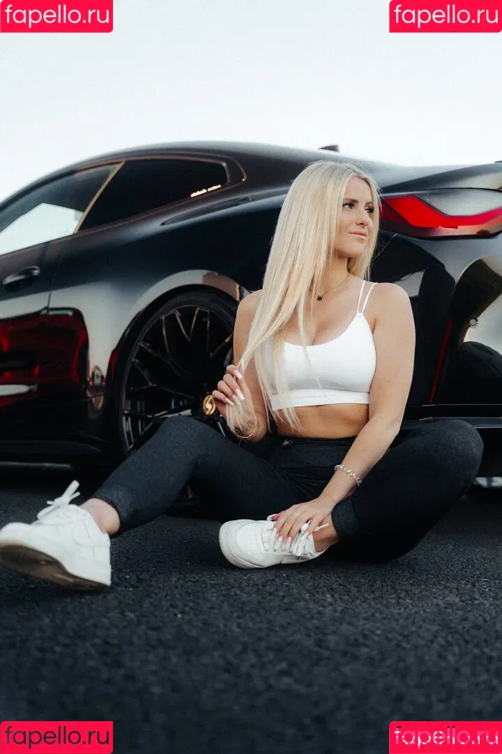 Stefanie Sutton Onlyfans Photo Gallery 