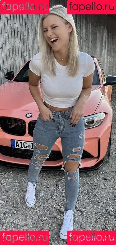 Stefanie Sutton Onlyfans Photo Gallery 