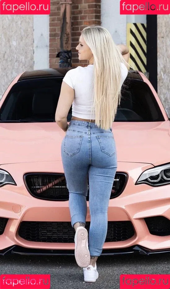 Stefanie Sutton Onlyfans Photo Gallery 